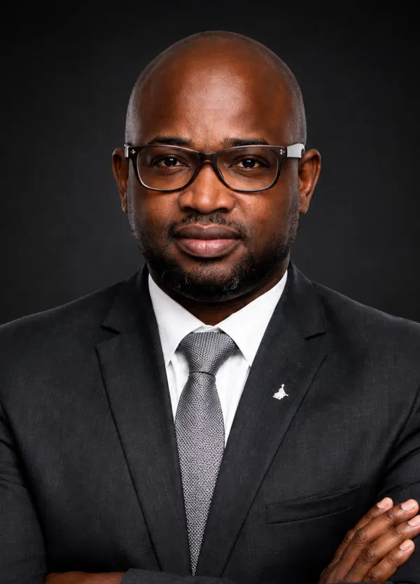 Monsieur Chimutengo, il socio di Valter Lavitola in Africa, risponde all'avvocato Arturo Cola: &ldquo;Sta offendendo la mia credibilit&agrave;&rdquo;. E parla di una trattativa e di una misteriosa causa in sede penale...