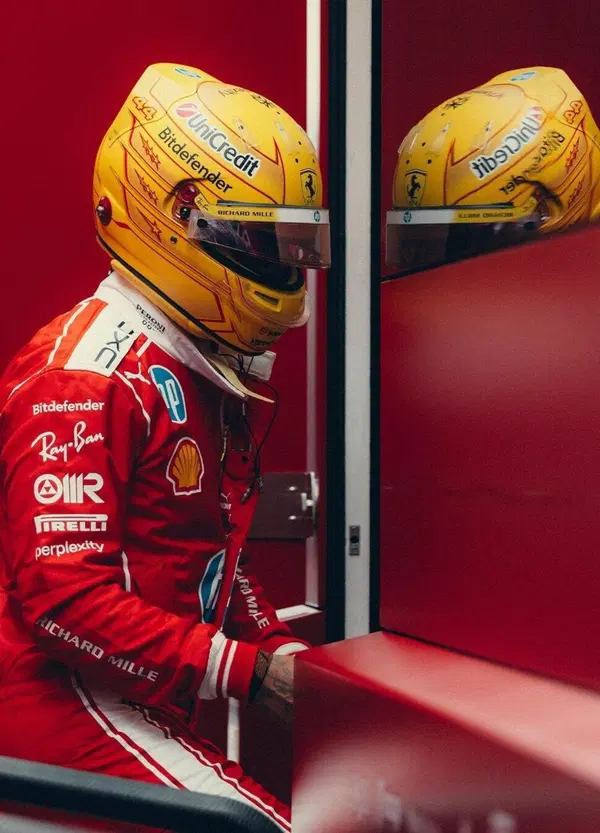 A Zandvoort scoppia il caos in Ferrari? Hamilton attacca il muretto (pi&ugrave; volte), Vasseur gli risponde: &ldquo;Difficile spiegare la situazione&rdquo;