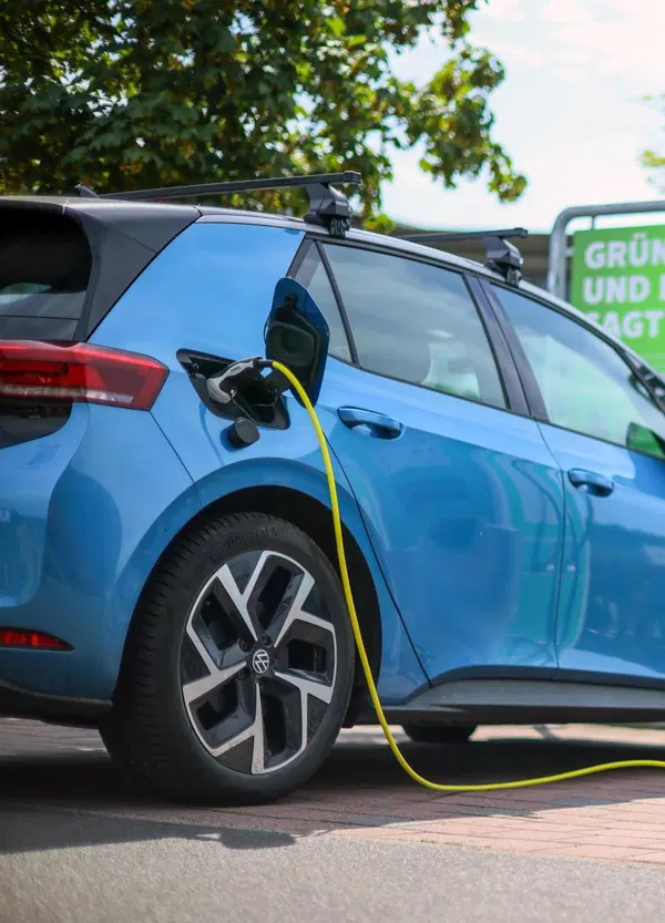 L'era delle auto elettriche &egrave; finita? Arriva la batosta: perch&eacute; il futuro (pi&ugrave; che green) per le case automobilistiche sar&agrave; nerissimo