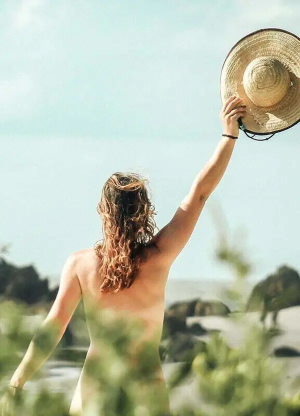 La nuova spiaggia siciliana per nudisti dello scrittore Ottavio Cappellani: Marianelli &egrave; troppo famosa, gli iniziati emigrano
