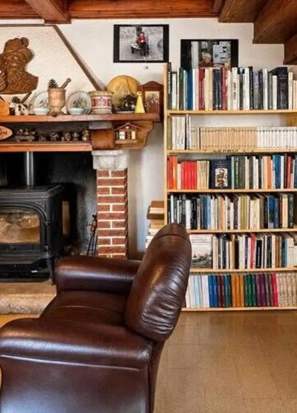 Siamo stati all&rsquo;Alpe Colle, dove un libraio ha portato i libri a 1.238 metri: qui c'&egrave; la vera resistenza