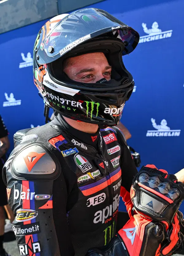 Marco Bezzecchi &egrave; tornato in guerra: tre record ad Aragon e l'Aprilia vola, ora Marc Marquez pronto a rispondere