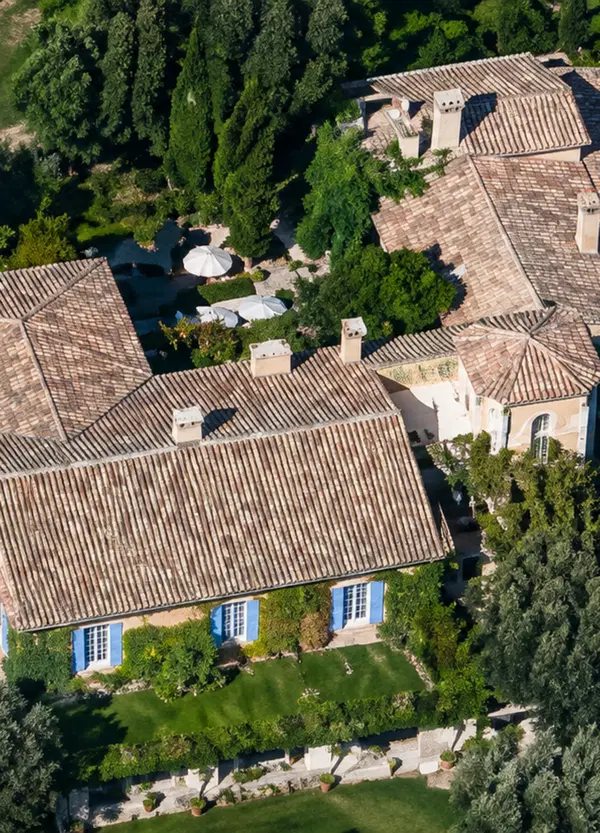 Marina Berlusconi assiste al caos italiano dalla tenuta di Valbonne: come mai il potere dei Berlusconi si &egrave; trasferito l&igrave;, la storia della villa e tutto quel che dovete sapere sulla sua storia e su come &egrave; fatta