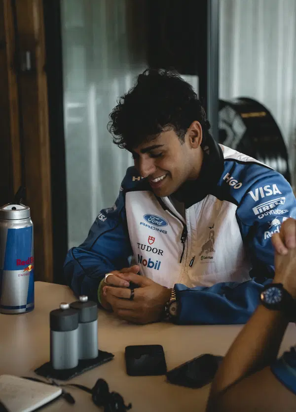 In esclusiva nel paddock F1 con Arvid Lindblad: &ldquo;Mia madre non voleva corressi, ma per me non c&rsquo;era altro&rdquo;. E poi i sacrifici, la famiglia, Hamilton, Verstappen e tutto il resto