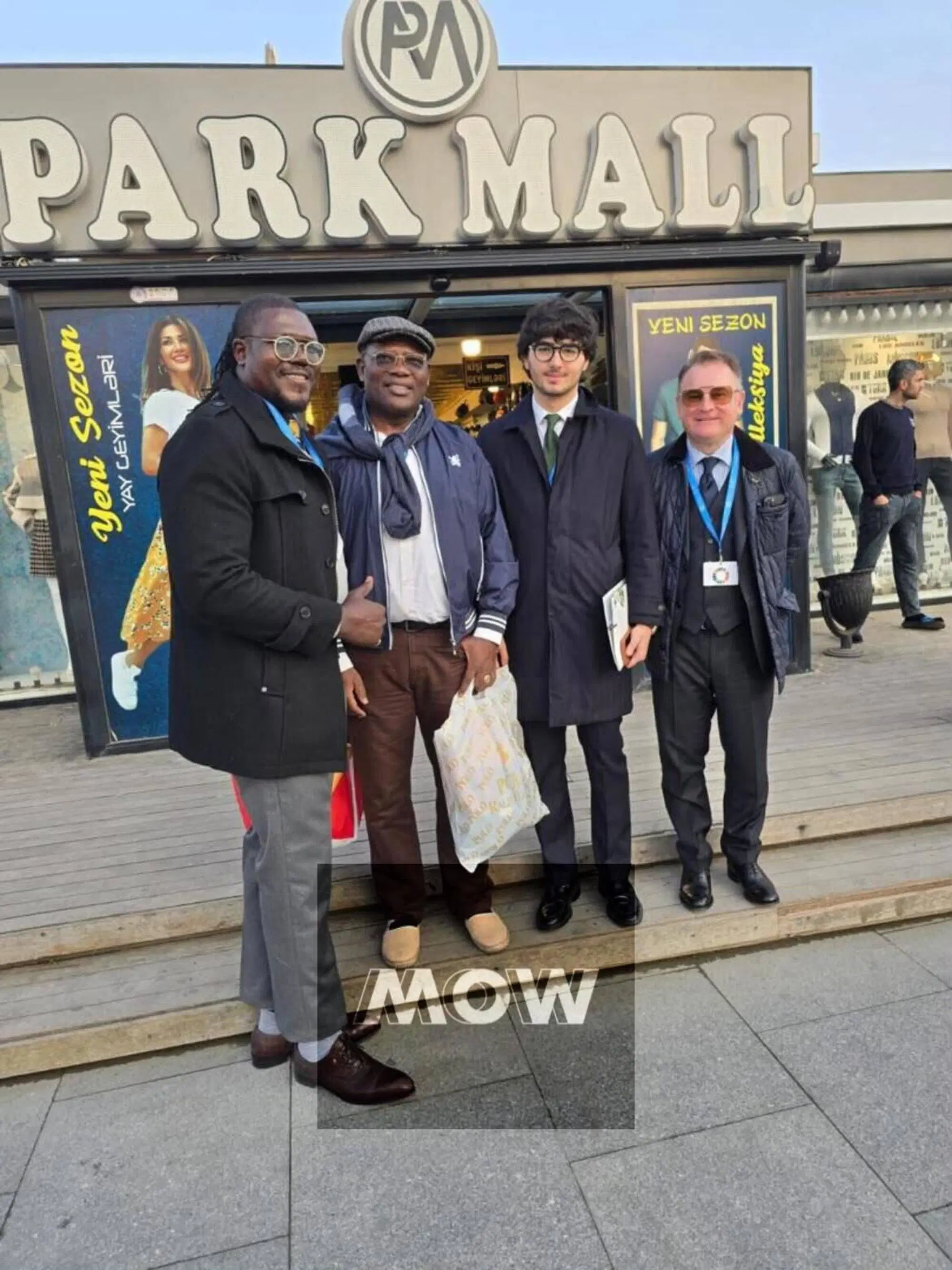 Primi da dx: Fabio Mazzoni (presidente di Urban Vision), Giuseppe Lavitola (figlio di Valter). A sx: Gomes Clesio Tavares (faccendiere accusato di essere mandante della bomba a Sigfrido Ranucci)
