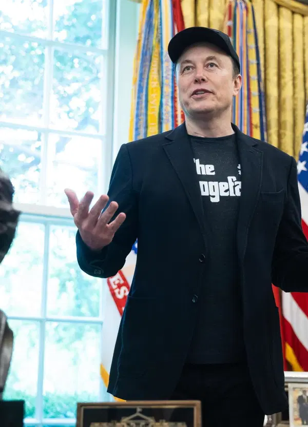 Musk non &egrave; mai stato cos&igrave; incaz*ato. Il ritorno di Twitter (che sfida X), i problemi di Tesla e i razzi della Cina: cosa succede all'impero di Elon?