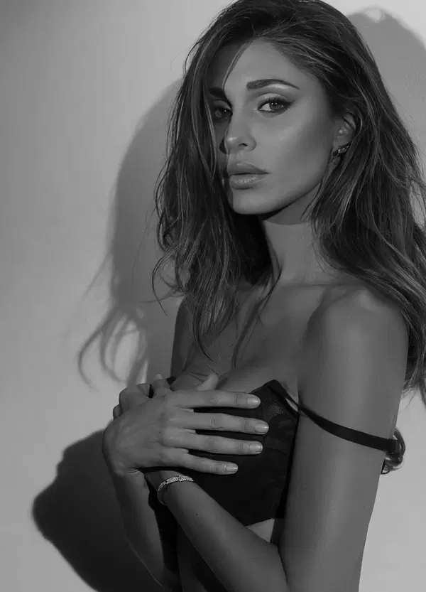 Belen &egrave; una rockstar: se li scopa tutti? Ma se lo fa Ranucci &egrave; vita privata, se lo fa una donna &egrave; scoop. Cosa ha raccontato Corona a &ldquo;Falsissimo&rdquo;