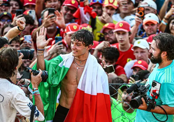 Da 19&deg; a primo, Kimi Antonelli riscrive la storia della F1 a Monza e poi esulta come una rockstar. Signori, che spettacolo!