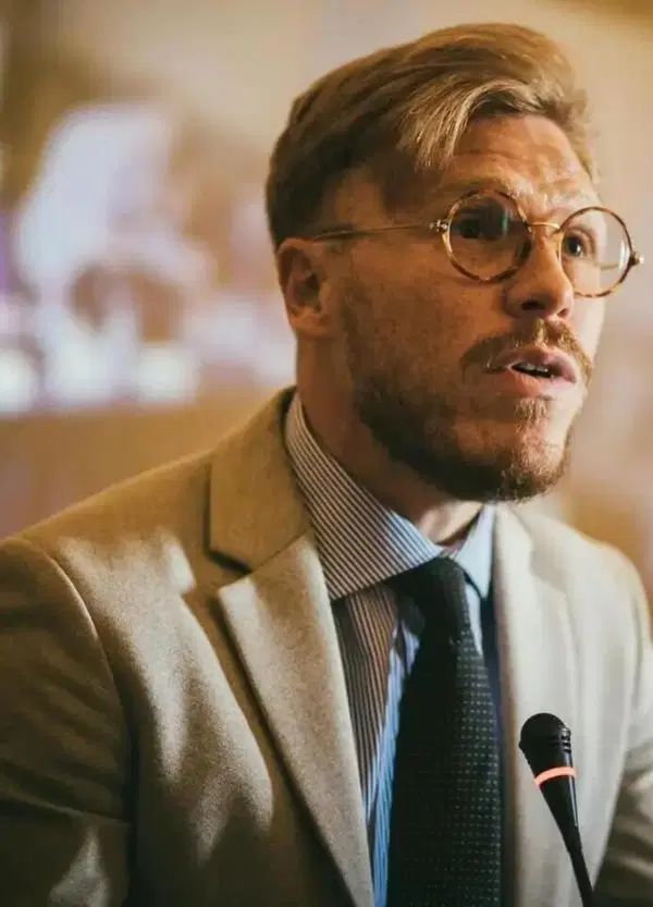 Le Iene hanno seminato il caos all'Hotel Kaos per gli Stati Generali di Controcorrente sul caso Crosta e hanno incalzato il sindaco di Agrigento Sodano che ha litigato con Lavardera