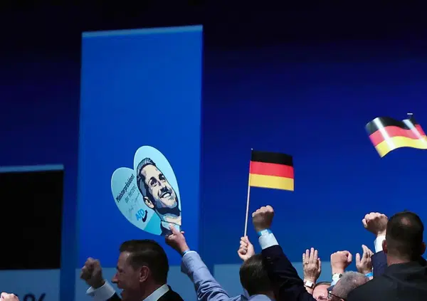 Il mostro alla fine dell&rsquo;arcobaleno: l&rsquo;Afd stravince, dichiara guerra alle coppie lgbt, giornalisti e immigrati, ma Vannacci e Salvini davvero ci godono?