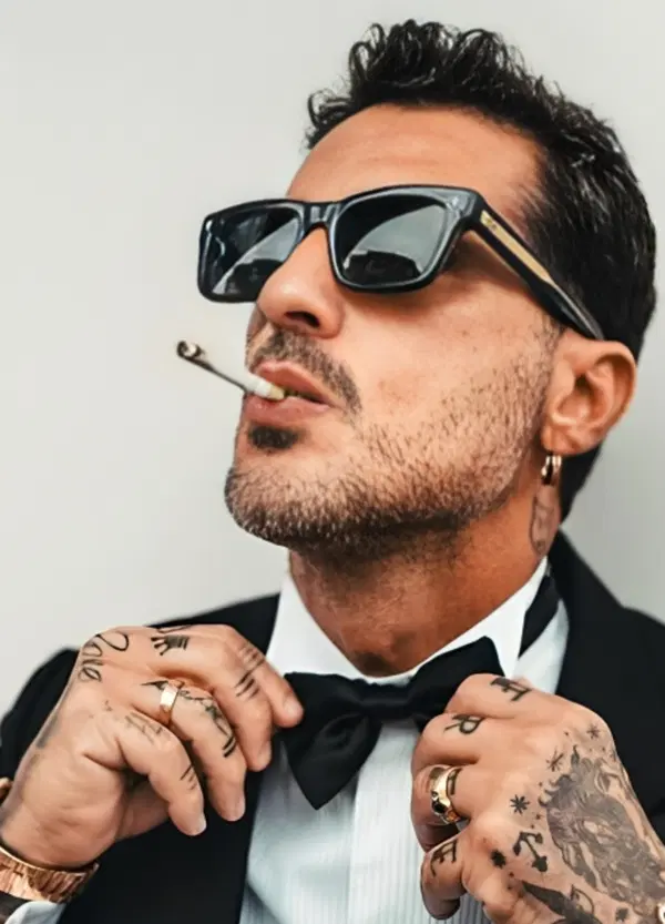 Fabrizio Corona mette le corna a Meta con Bel&eacute;n: da &ldquo;Falsissimo&rdquo; a &ldquo;Coronasland&rdquo;, ora il nuovo nemico sono le Big Tech che lo censurano. Sar&agrave; anche nel programma del suo nuovo partito? 
