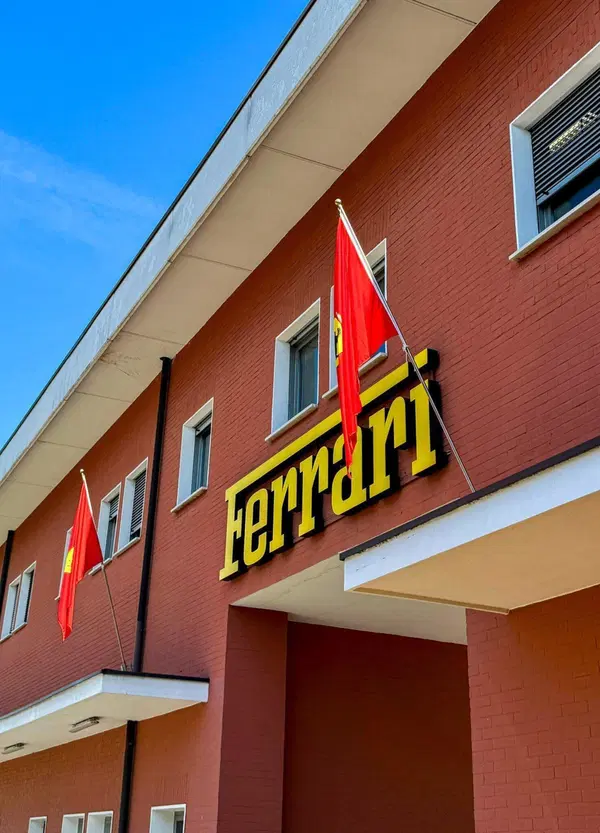 Siamo stati a Maranello, abbiamo visto come si costruiscono le vetture e qui vi raccontiamo tutto