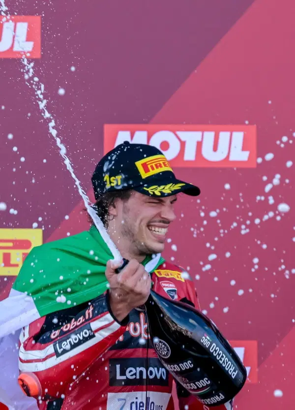 Nicol&ograve; Bulega correr&agrave; in MotoGp, ma sar&agrave; il babbo Davide che vi far&agrave; scendere una lacrima