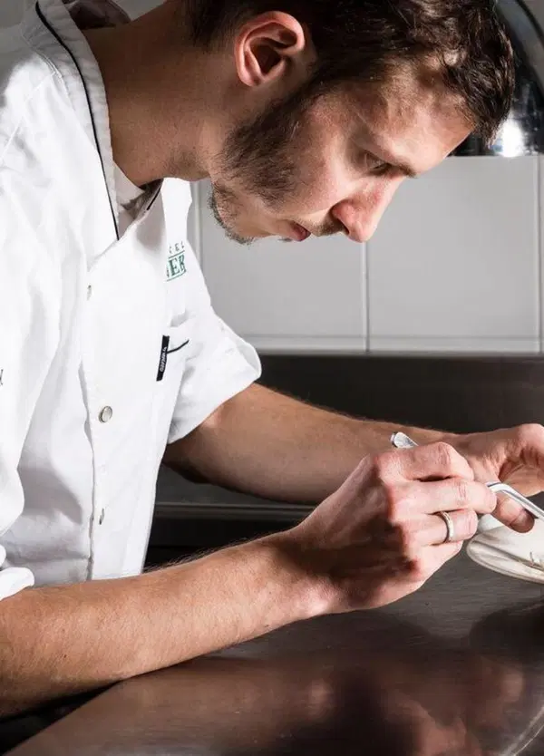 L&rsquo;autunno di Zippl non &egrave; il solito fine dining: al Restaurant 1908 del Parkhotel Holzner arriva il T&ouml;rggelen gourmet