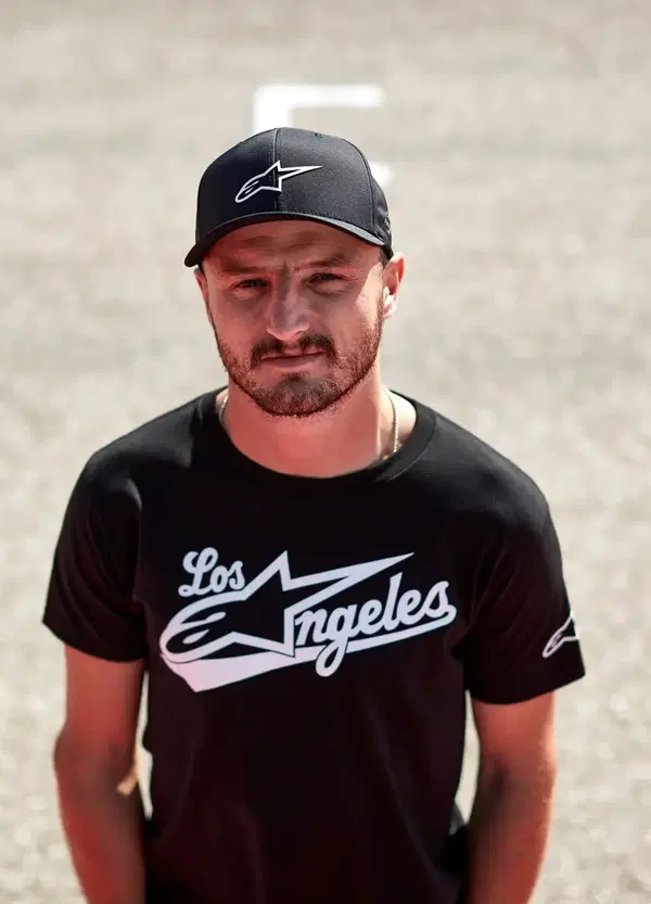 Serve altro per capire che matto tutto cuore &egrave; Jack Miller? Scende da una M1 problematica in MotoGP per salire su una R1 che fatica in SBK