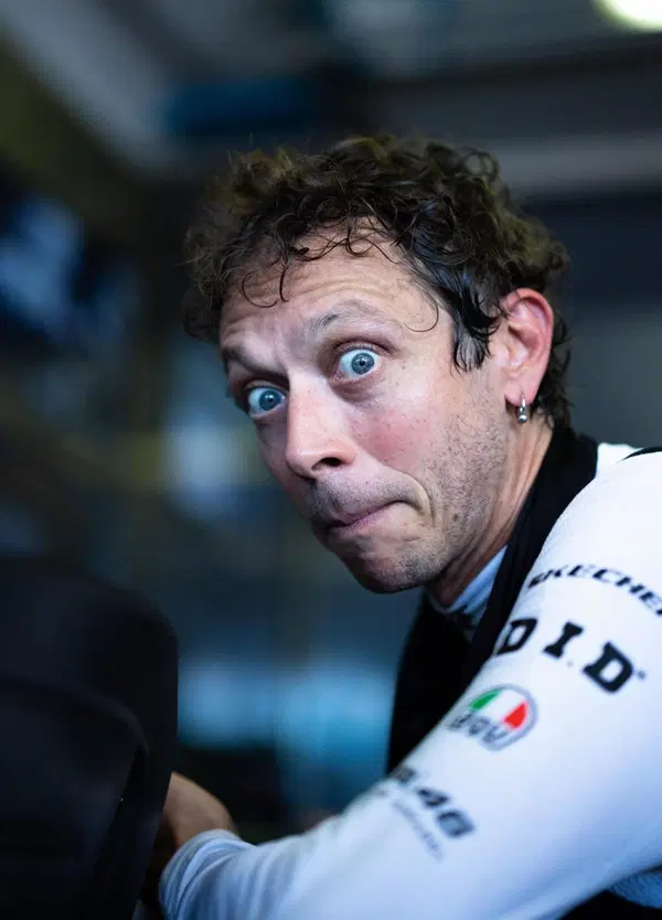 Sulle ginocchia di Valentino Rossi: preparatevi a un autunno nella &ldquo;sua storia&rdquo;