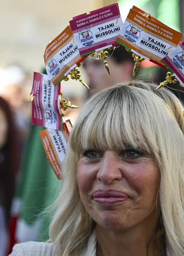 Quale opinionista migliore a Uomini e donne con Gianni e Tina di Alessandra Mussolini per commentare il terminale antropologico della &ldquo;orgogliosa razza italica&rdquo;, vero capolavoro della tv di Berlusconi? L'affondo (colto) di Fulvio Abbate