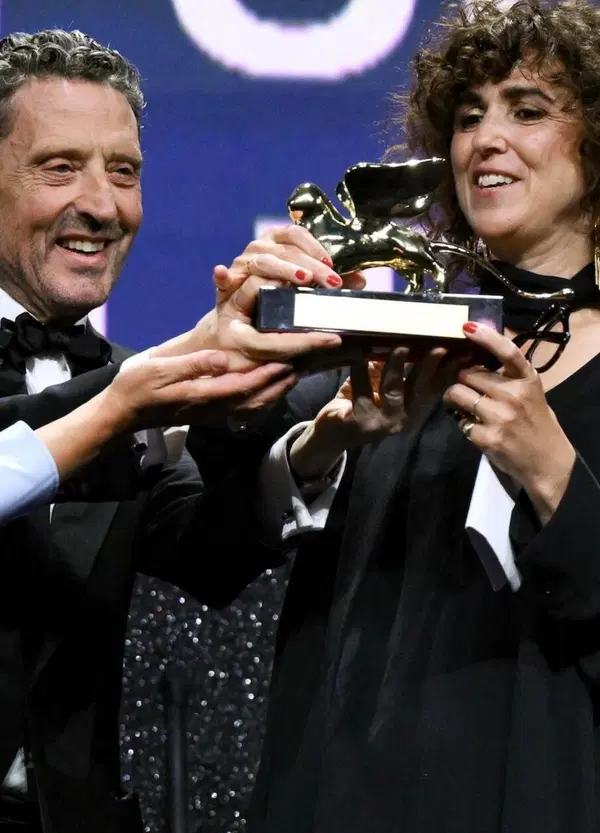 Il Leone d&rsquo;Oro all&rsquo;unica donna in concorso, le frecciate di Buttafuoco &ldquo;a chi di dovere&rdquo;, il premio della giuria a Naza e John Malkovich dalla distanza: la Mostra del cinema di Venezia si chiude cos&igrave;