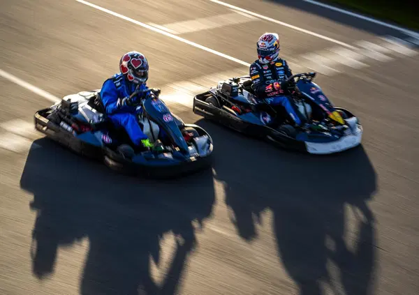 Ma come ha fatto Max Verstappen a battere 100 kart in 35 minuti a Silverstone? Facile, rispettando la regola sacra delle corse (che dovresti conoscere)