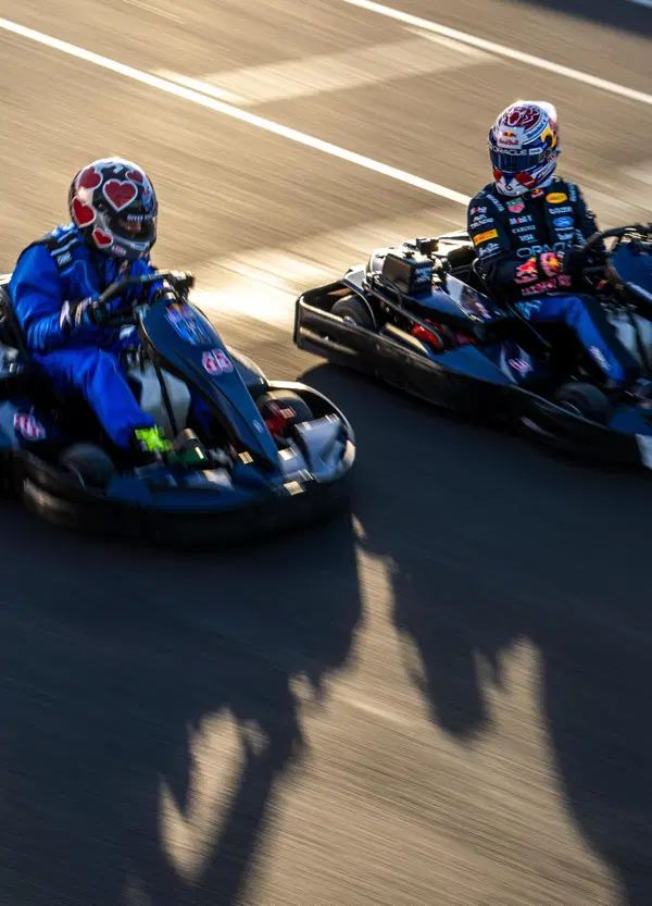 Ma come ha fatto Max Verstappen a battere 100 kart in 35 minuti a Silverstone? Facile, rispettando la regola sacra delle corse (che dovresti conoscere)