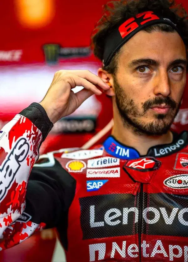 La TV chiede scusa, Ducati si schiera e Pecco Bagnaia torna sul fuorionda: "Mi sono rotto le palle delle polemiche"