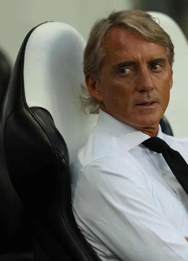 Chi sa vincere ragiona sempre da vincente, fregandosene del consenso. Gloria a Roberto Mancini che convoca Maldini