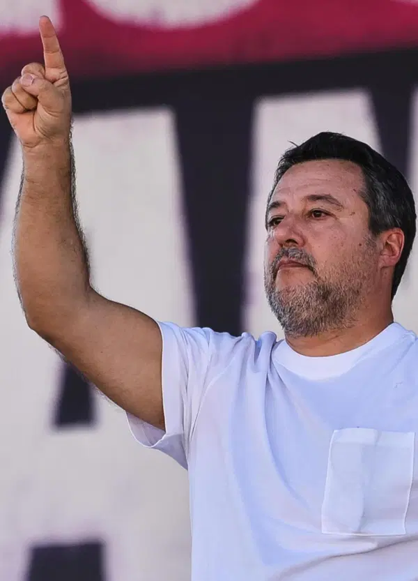 Camici bianchi, chat di fuoco e &ldquo;reato di solidariet&agrave;&rdquo;: se la sanit&agrave; fa la guerra ai CPR, Salvini chiede le radiazioni dei medici