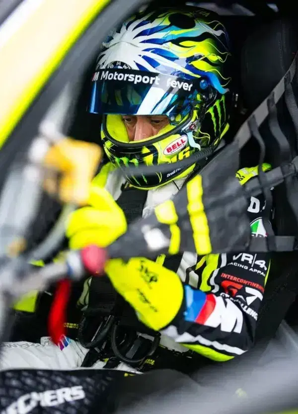 Ma l&rsquo;avete visto Valentino Rossi a Zandvoort? Fa un mezzo miracolo (insieme al compagno) nel buco nero di BMW