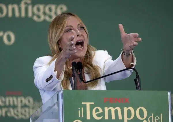 Giorgia Meloni ha il coraggio di mettere un tetto ai bambini stranieri nelle classi ma non ai medici obiettori e antiabortisti negli ospedali