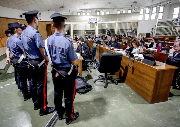 E ora dalla nota di accertamento sulle parole del pentito Bellusci nel maxi-processo Hydra (la mafia a 3 teste lombarda) spunta fuori il nome di un politico