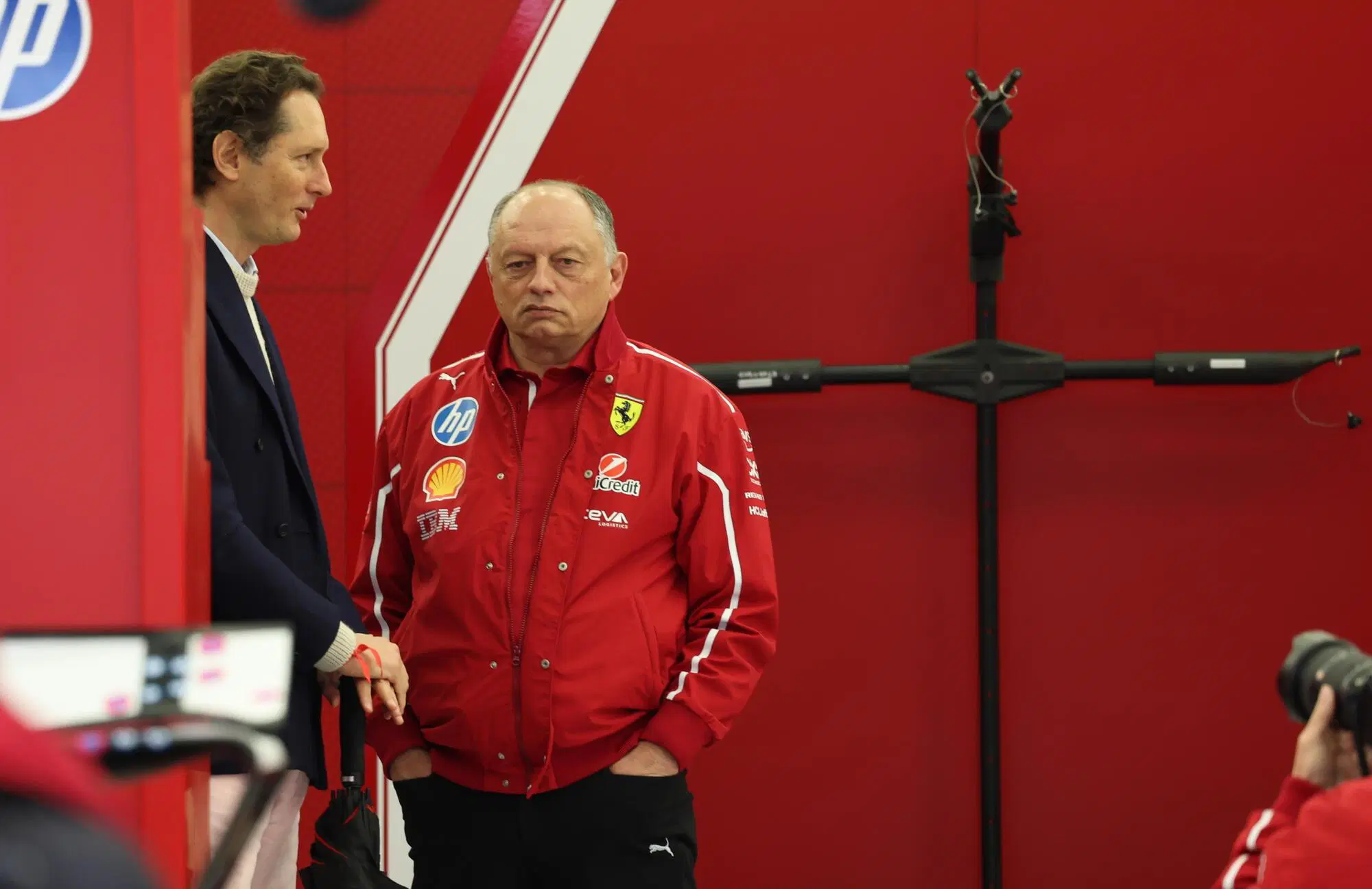 Frederic Vasseur con il presidente della Ferrari John Elkann.