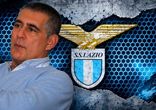 Nella guerra per la Lazio il nome su cui puntano i pm &egrave; quello del giornalista Stefano Greco. Chi &egrave; e cosa c&rsquo;entra lo scoop sulla trattativa da un miliardo per vendere la squadra di Lotito