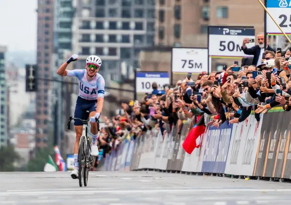 La figura di merda epocale della Rai con i Mondiali di ciclismo: nel clou della corsa 18 minuti di buco per colpa di RaiPlay