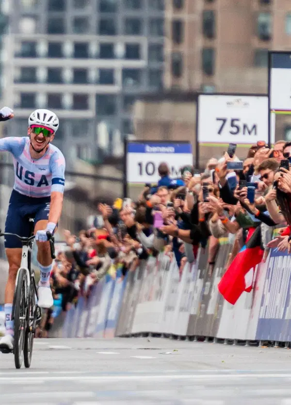 La figura di merda epocale della Rai con i Mondiali di ciclismo: nel clou della corsa 18 minuti di buco per colpa di RaiPlay
