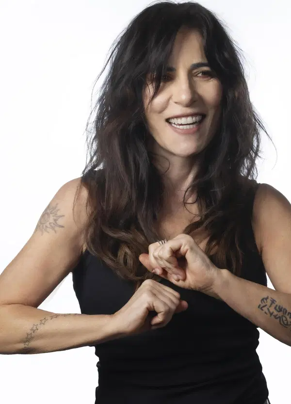 &ldquo;&Egrave; un disco suonato, non ci sono strumenti elettronici&rdquo;. Paola Turci torna all&rsquo;essenziale e manda a fanculo le regole del mercato moderno