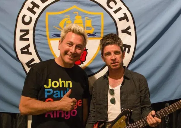 DJ Ringo difende la reunion degli Oasis: &ldquo;Ma quale truffa? Il prezzo del biglietto vale lo spettacolo!
