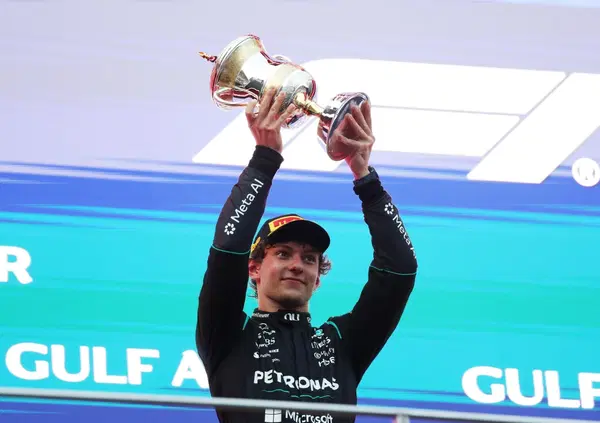 Ma quindi, quand&rsquo;&egrave; che Kimi Antonelli pu&ograve; vincere il Mondiale 2026 di F1? I numeri prima di Singapore (con Russell ultimo in griglia) parlano chiaro