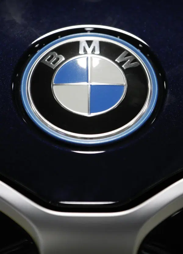 BMW pi&ugrave; antifascista di tutti: in Sassonia sfancu*a Afd e non d&agrave; l'auto di servizio a Rausch