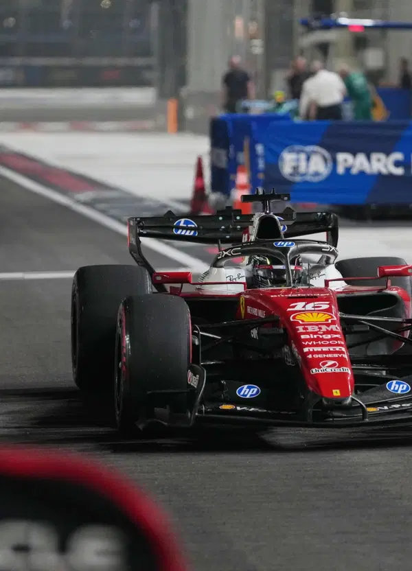 Ma perch&eacute; Vasseur a Singapore ha sfanc*lato (ancora) i giornalisti che gli chiedevano di Ferrari?