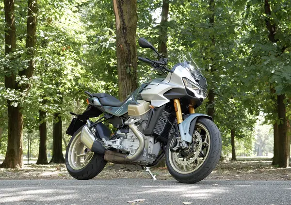 Moto Guzzi V100 Mandello S: godimento incompreso