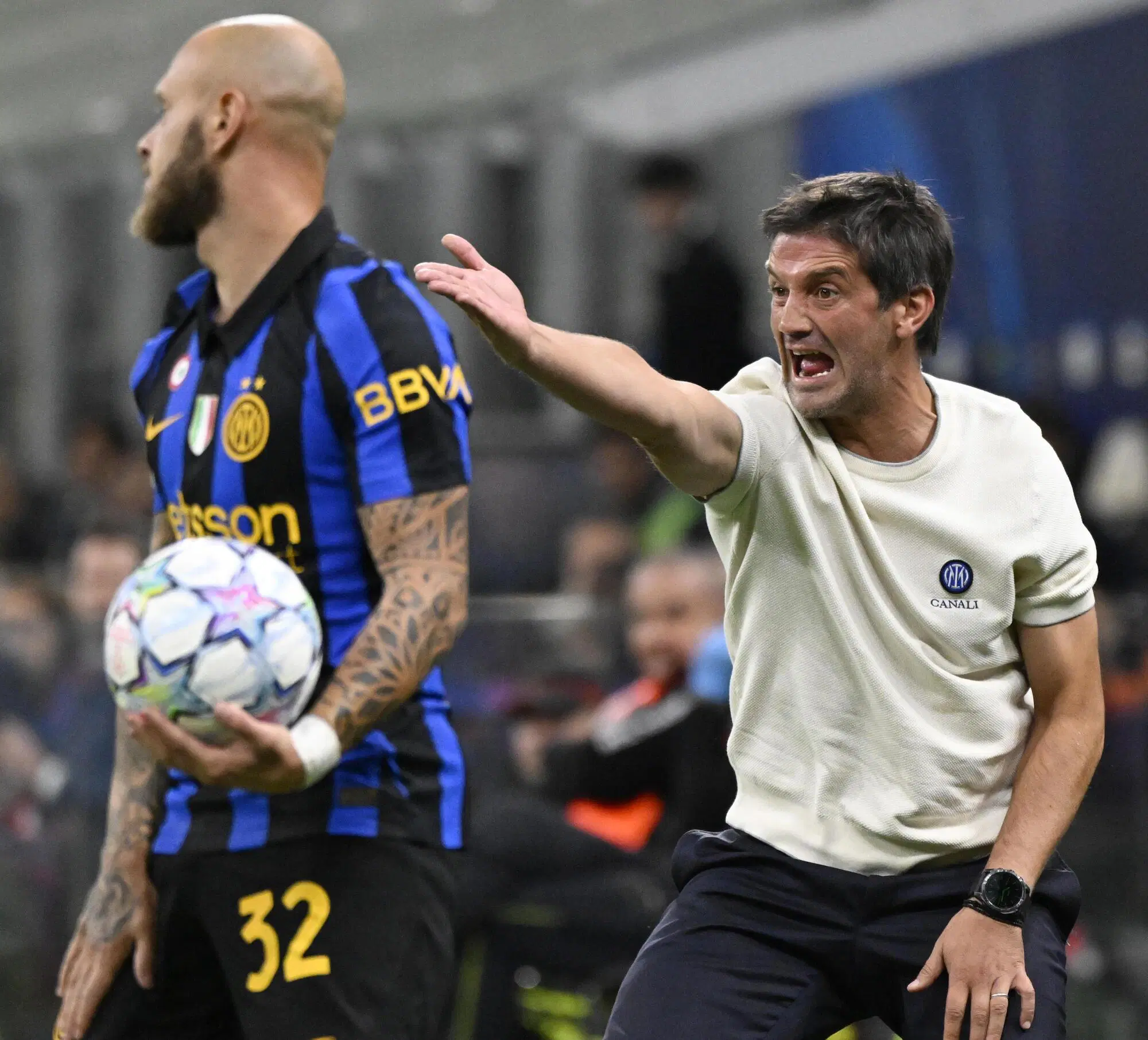 Chivu reagisce (male) durante la partita di Champion contro il Club Brugge a San Siro