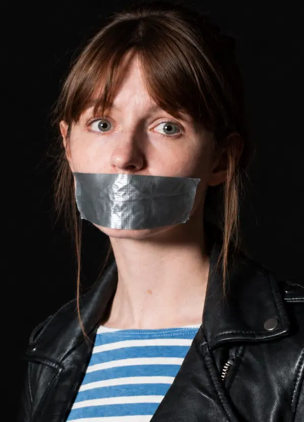 Sally Rooney non potr&agrave; pi&ugrave; vendere i suoi libri nel Regno Unito perch&eacute; pro-Pal, quindi leggete Sally Rooney