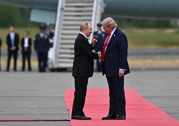 Meloni si incazza per l'accordo Trump-Putin sul gasolio? Sticaz*i. L'Europa la vogliono prendere loro e noi ve lo diciamo da un anno (e pure il generale Camporini su MOW)
