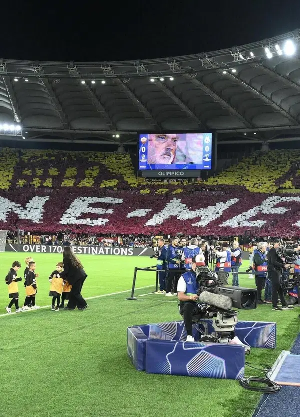 L&rsquo;enorme rispetto e la coreografia degli ultras della curva Sud per l'imperatore Mourinho: &ldquo;Per il mondo Special, per Roma immortale: ave Mou&rdquo;. E l&rsquo;allenatore del Real fa il dito medio a fine partita