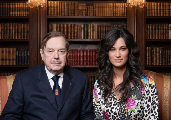  Ma davvero Manuela Arcuri si sposa col principe ultraottantenne? Una storia simile a &ldquo;Elisa di Rivombrosa&rdquo; in versione sorrentiniana diretta da Federico Moccia