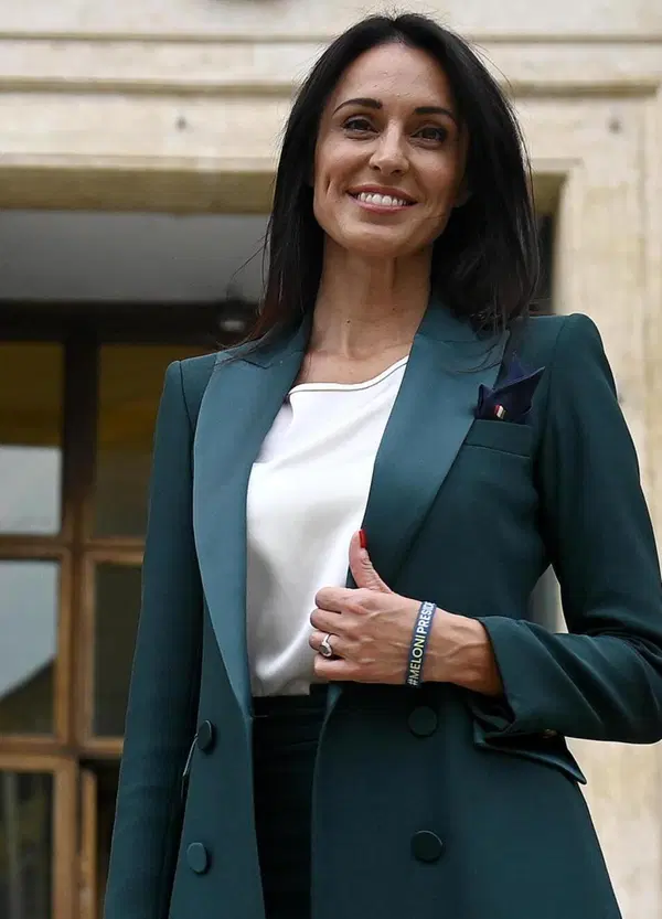 Ufficiale: a fine legislatura possiamo dire che la deputata pi&ugrave; figa di tutti &egrave; Alessia Ambrosi. Ecco chi &egrave; e perch&eacute; 