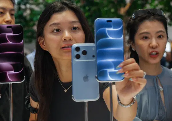 iPhone 18 Pro e iPhone 18 Pro Max sono un flop? Apple ha gi&agrave; tagliato gli ordini per colpa di una &ldquo;domanda debole&rdquo;. E spuntano i dubbi sull'iPhone pieghevole: vale davvero 2mila dollari?