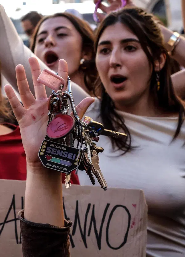 CAOS ITALIA: ma che cazzo sta succedendo? Al Sud supermercati vuoti e proteste degli agricoltori. Al Nord gli studenti bloccano le grandi citt&agrave; e piantano le tende davanti a Montecitorio