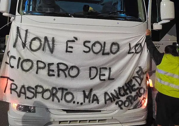 Se per farsi sentire bisogna spaccare tutto perch&eacute; vi stupite? Ma la verit&agrave; &egrave; che sono le manifestazioni pacifiche al Sud a fare pi&ugrave; paura al governo Meloni, ecco perch&eacute;