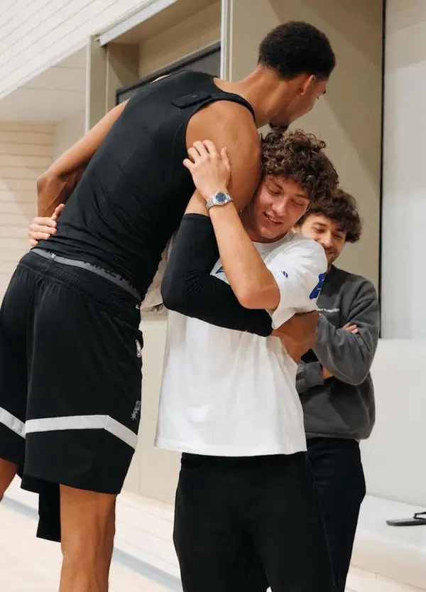 Ci voleva Victor Wembanyama con i San Antonio Spurs per far sbottonare Kimi Antonelli: &ldquo;Il Mondiale? Si sta avvicinando&rdquo;